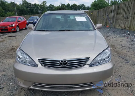 2005 Toyota Camry Xle z USA, uszkodzony, nr VIN 4T1BE30K85U103112